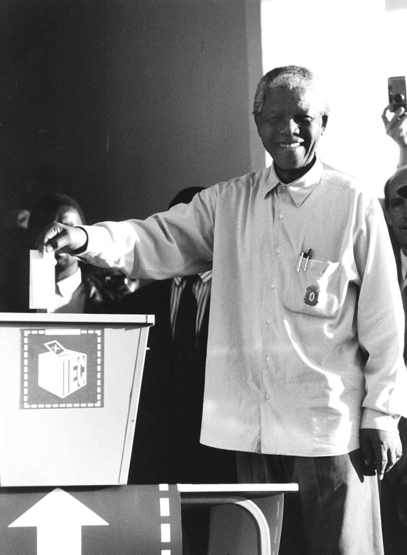 Mandela al voto nonostante sia ancora in carcere